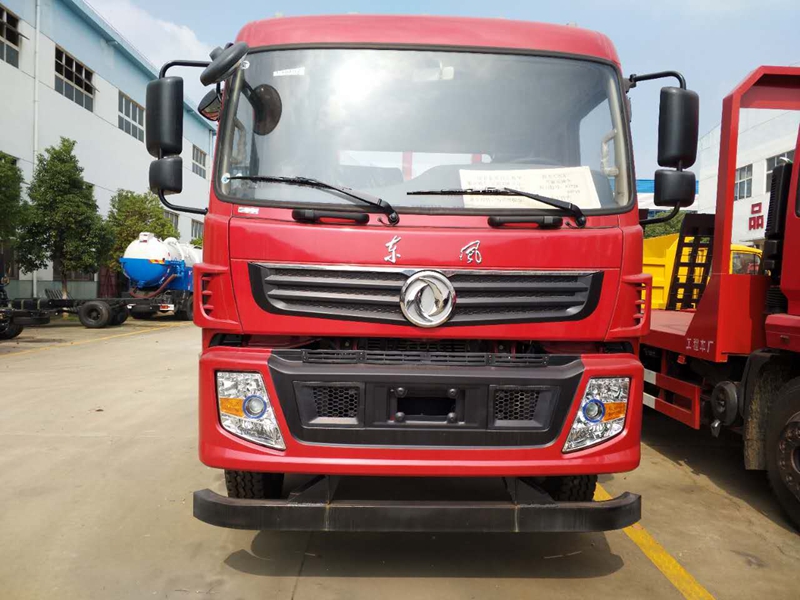 東風153后八輪平板車